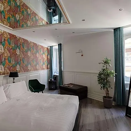 Relais Centro Bed & Breakfast 4*